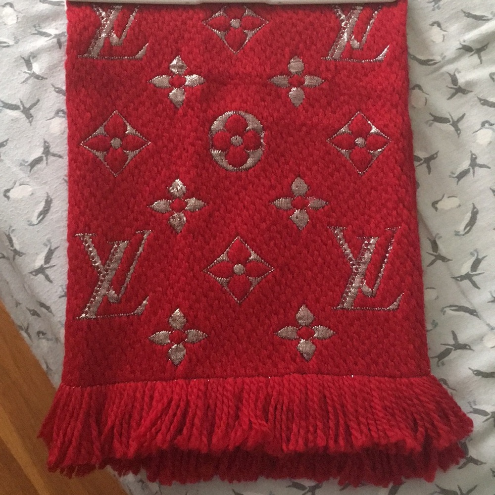 Louis Vuitton limited edition shinning wool scarf